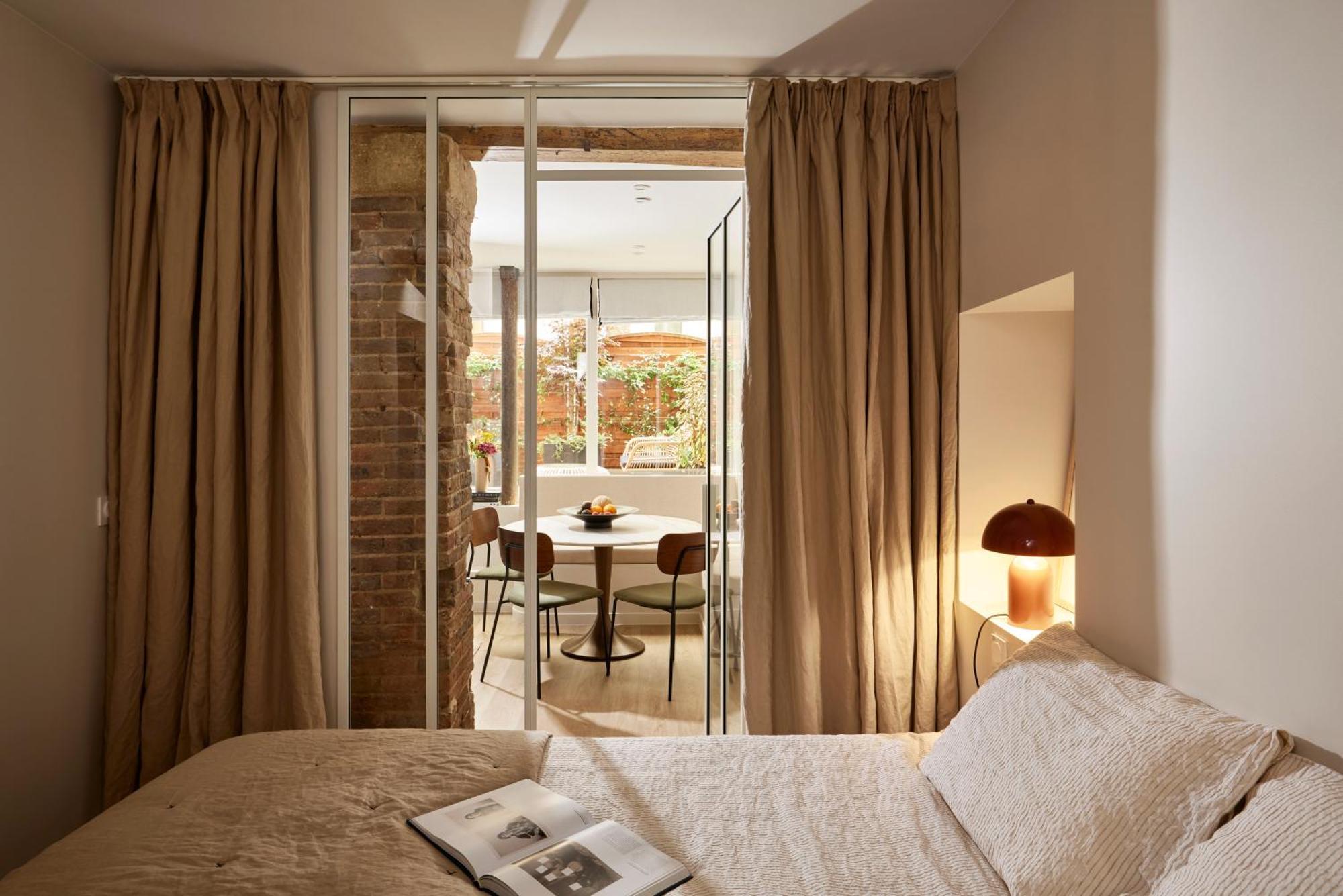 Stylish 2br & 2ba With Private Terrace Apartment *