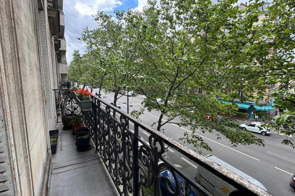 Grand Proche Champs Elysees Apartment Paris