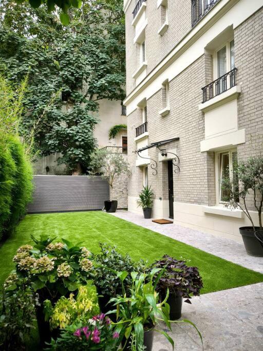 Montmartre En Rez-de-jardin * Paris