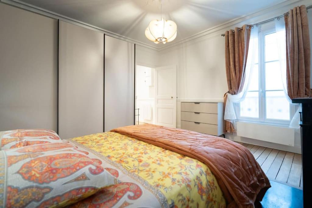 2 Pieces A Saint Germain Apartment