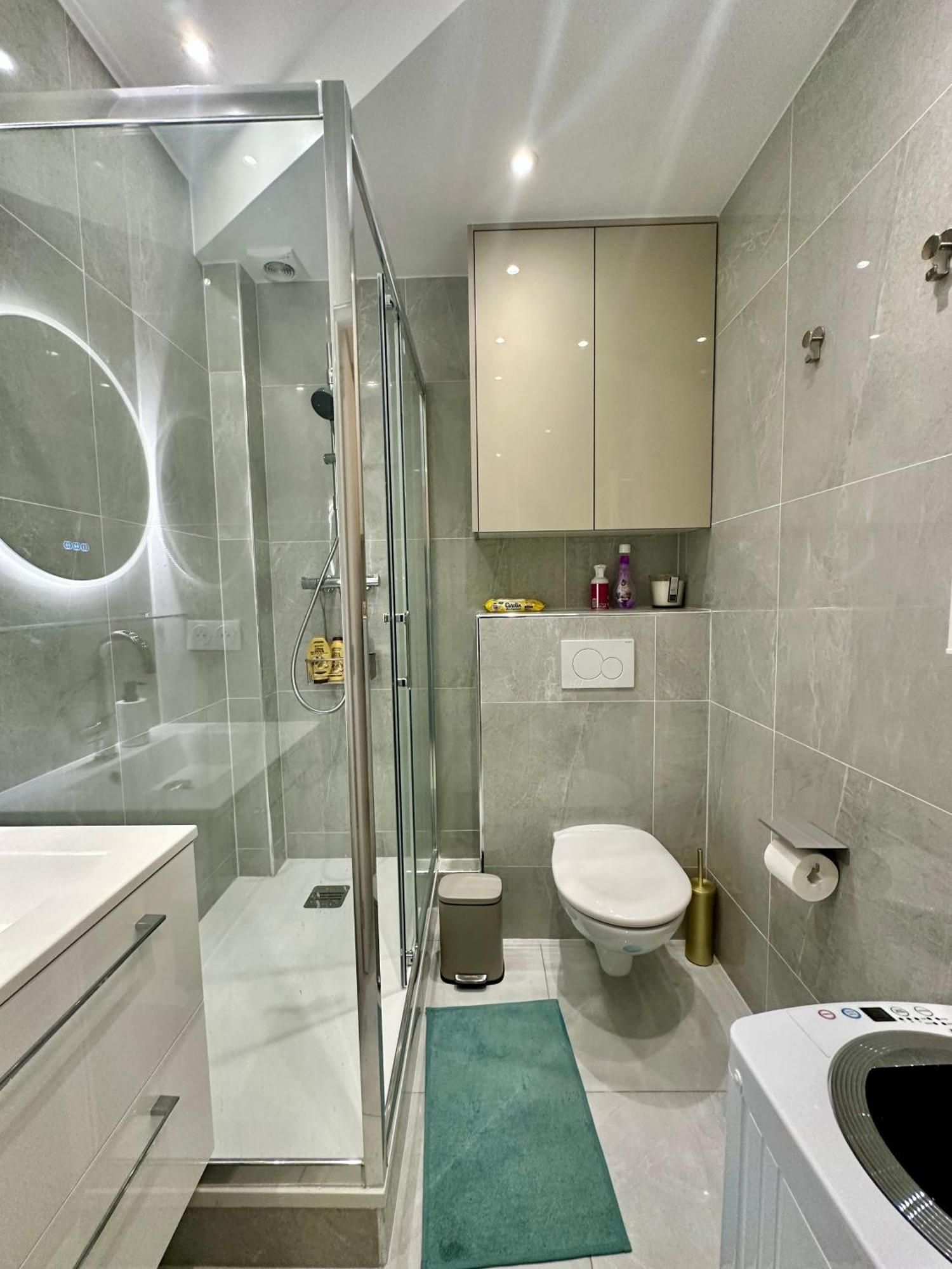 Comfortable Near Marais Beaubourg Apartment