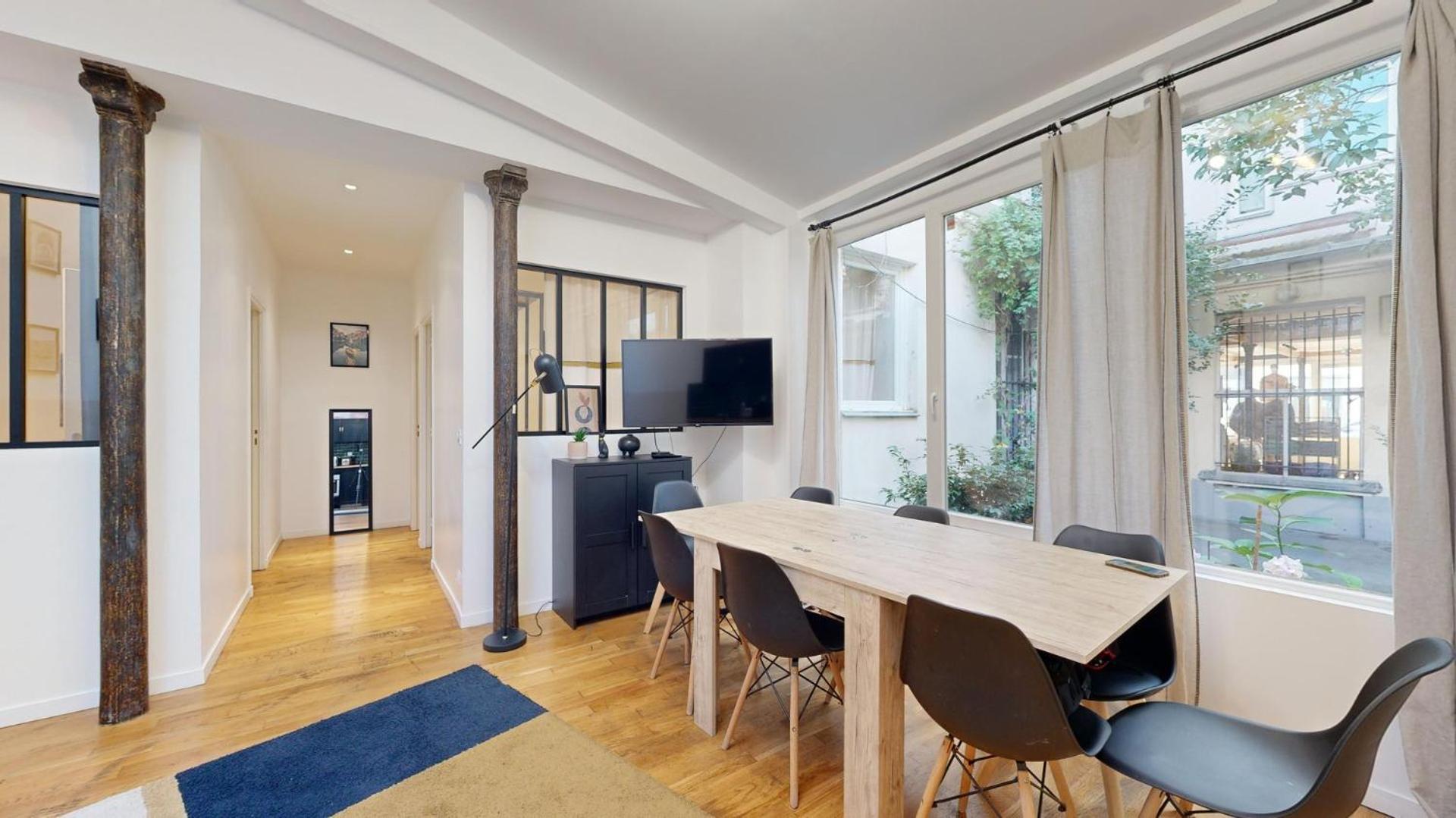 205-suite Valmy Apartment