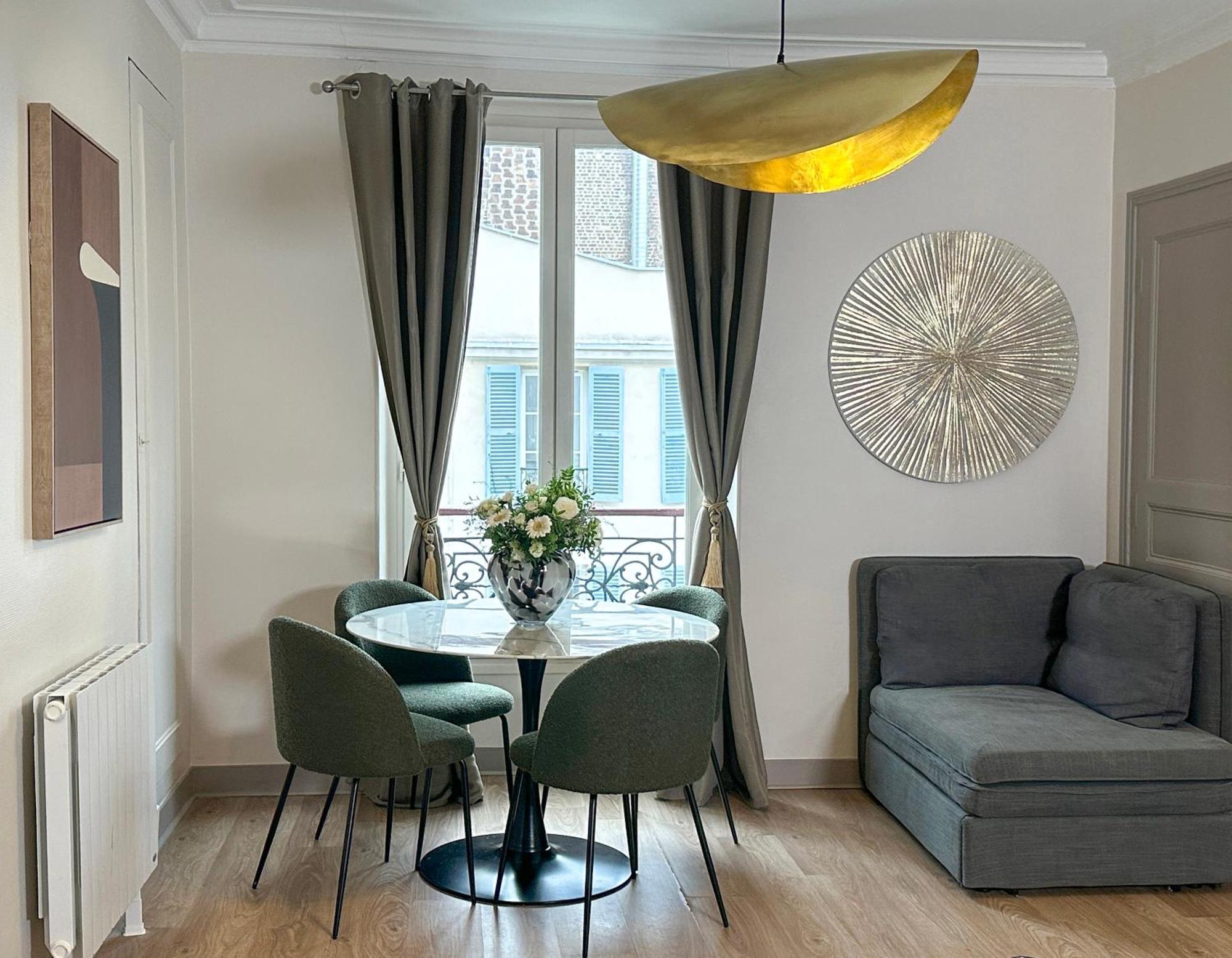 Champs Elysees Area Apartment