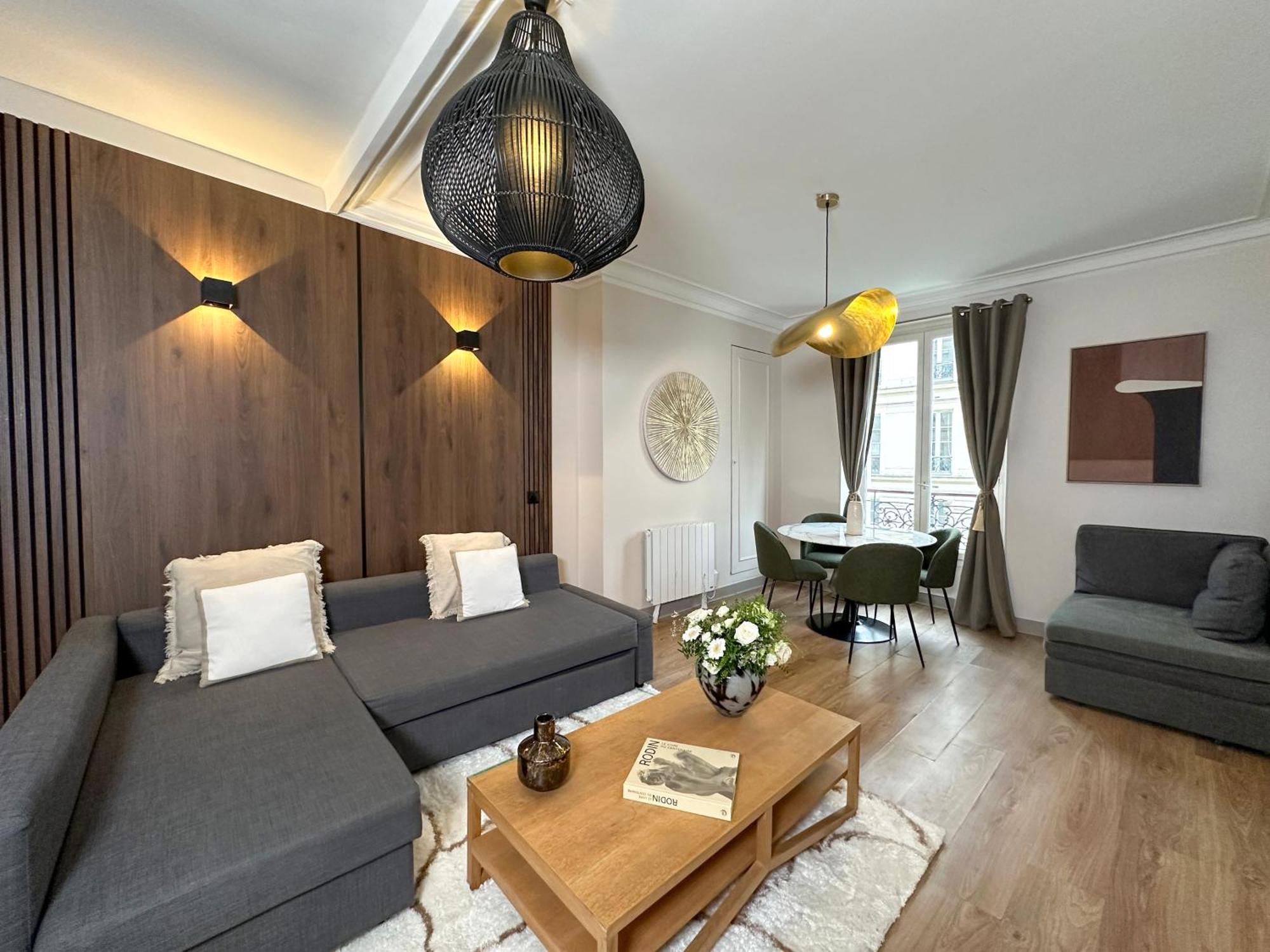 Champs Elysees Area Apartment *