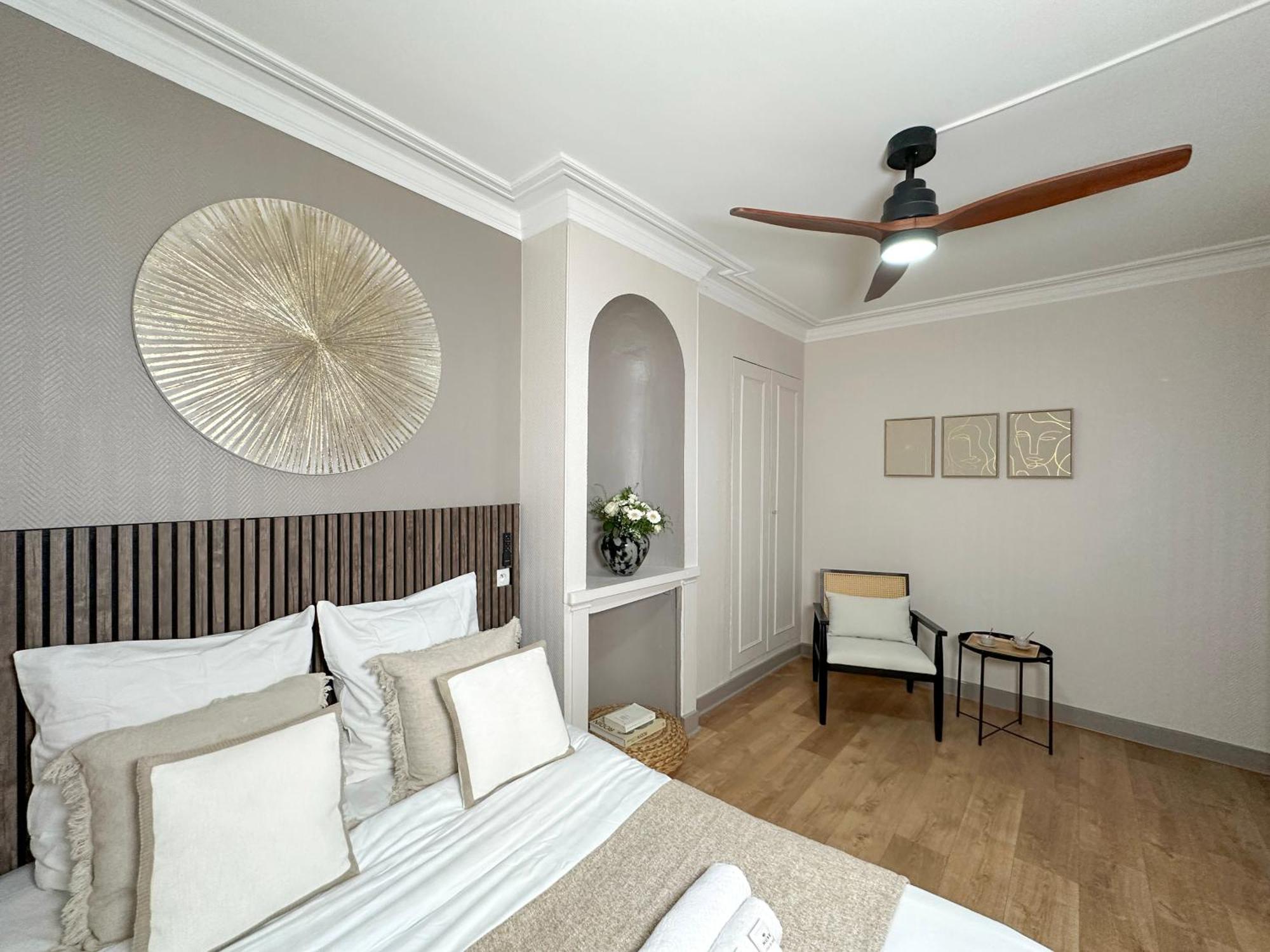 Champs Elysees Area Apartment