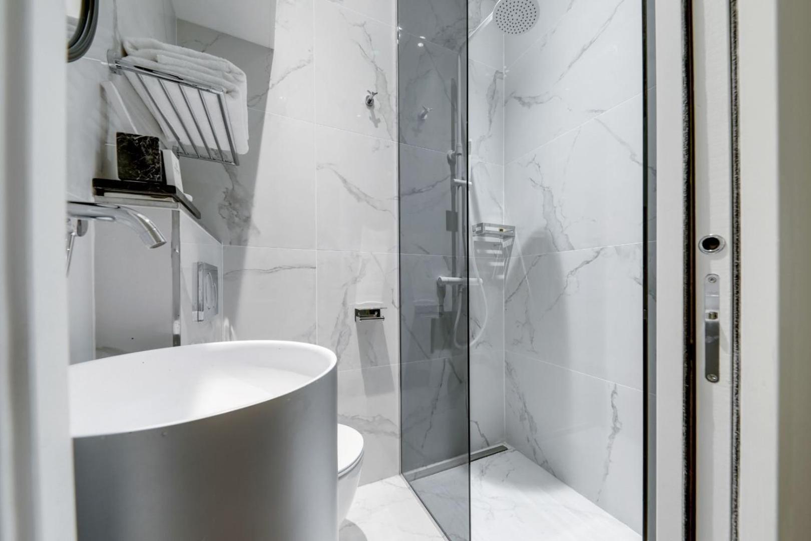 Cd : Superb Parisian Appartement