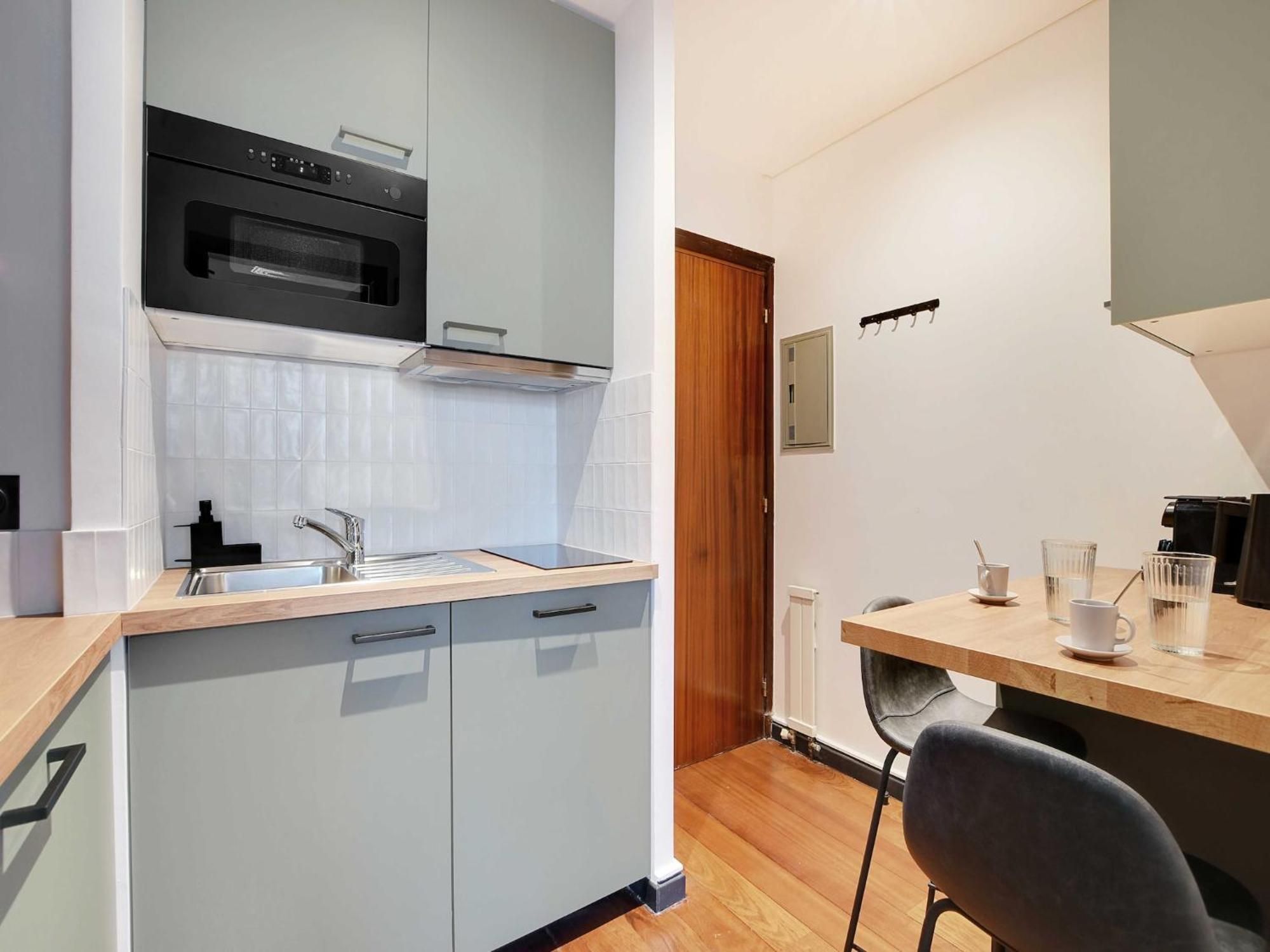 8e - Refait A Neuf - 4eme Etage Avec Ascenseur * Paris