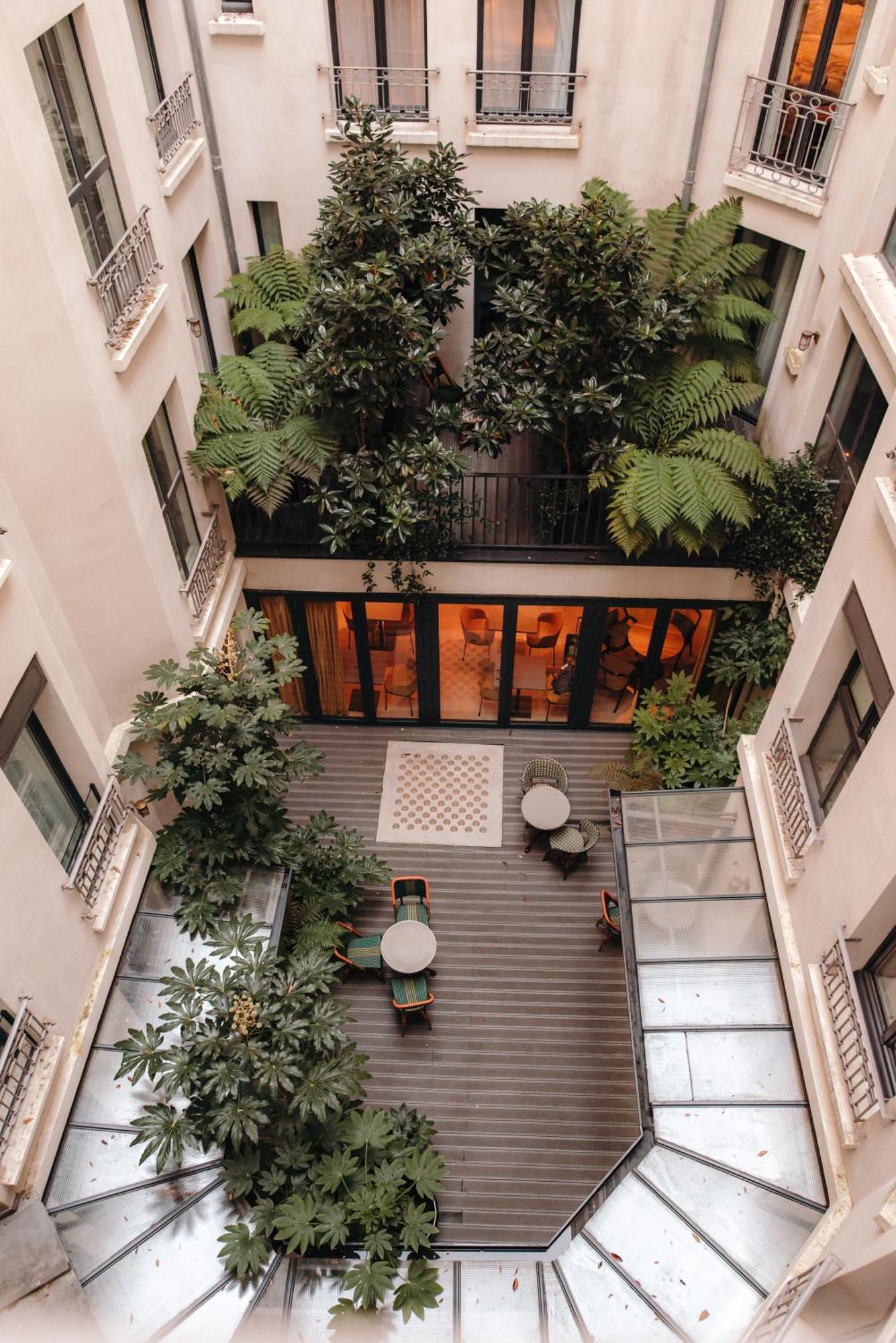 Eiffel Blomet 4*