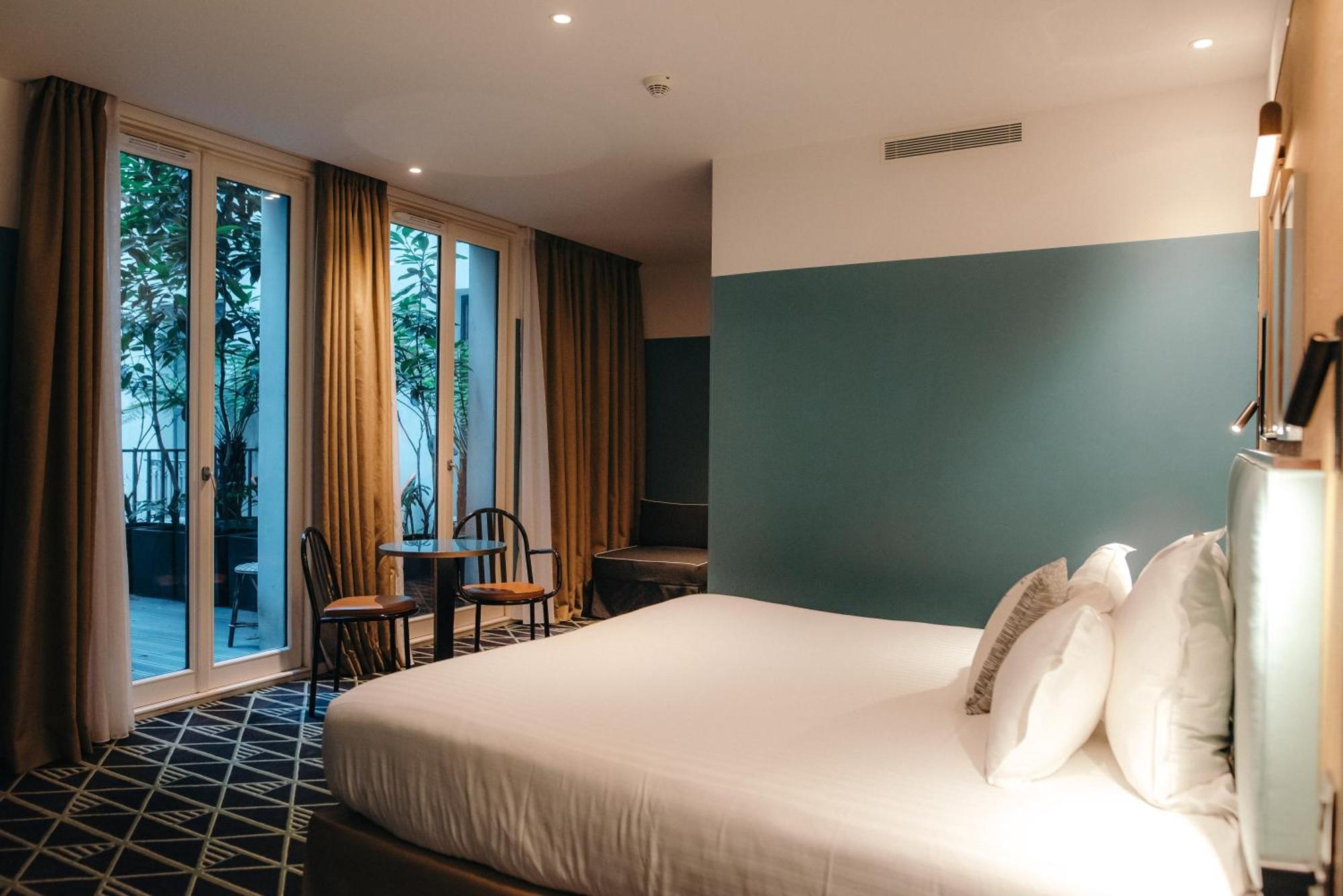 Hotel Eiffel Blomet 4*