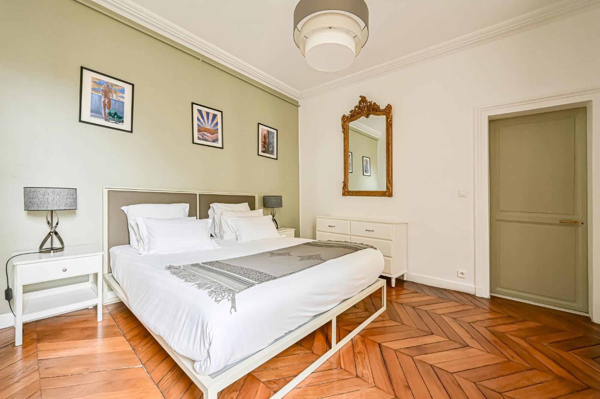 De Luxe - Assemblee Nationale Apartment