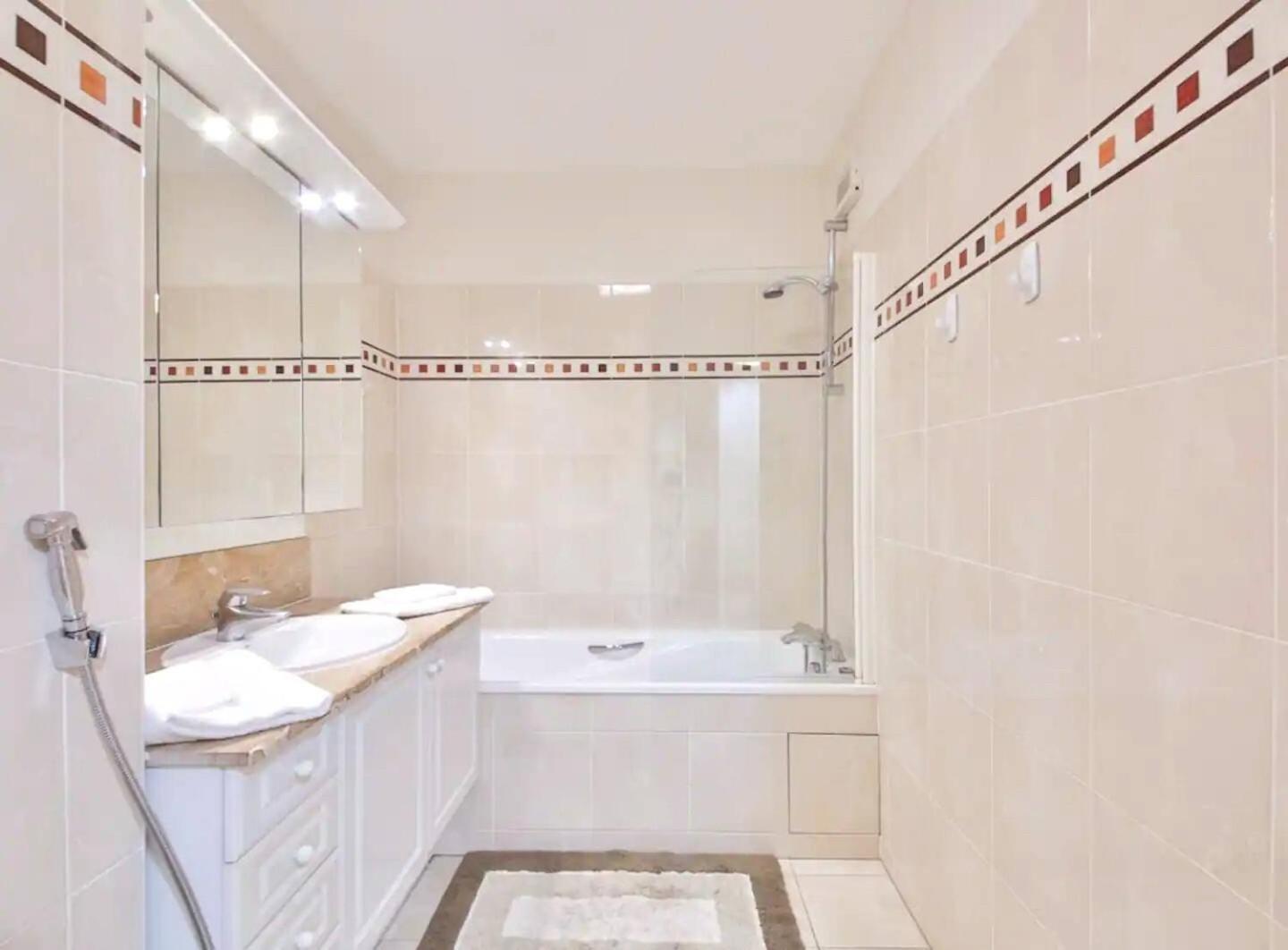 Apartment Thibaud Paris