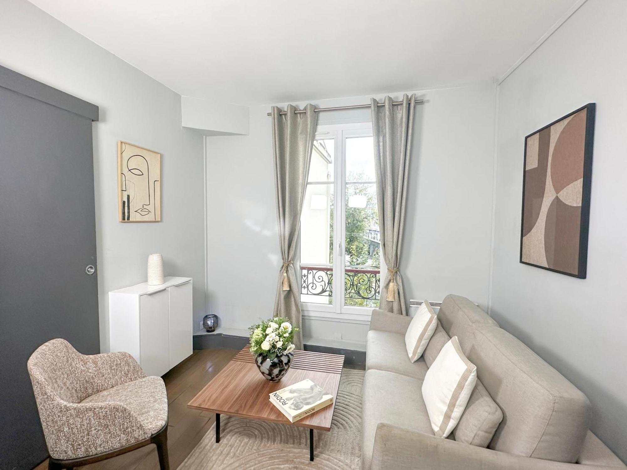 Stunning Near Eiffel Tower Appartement