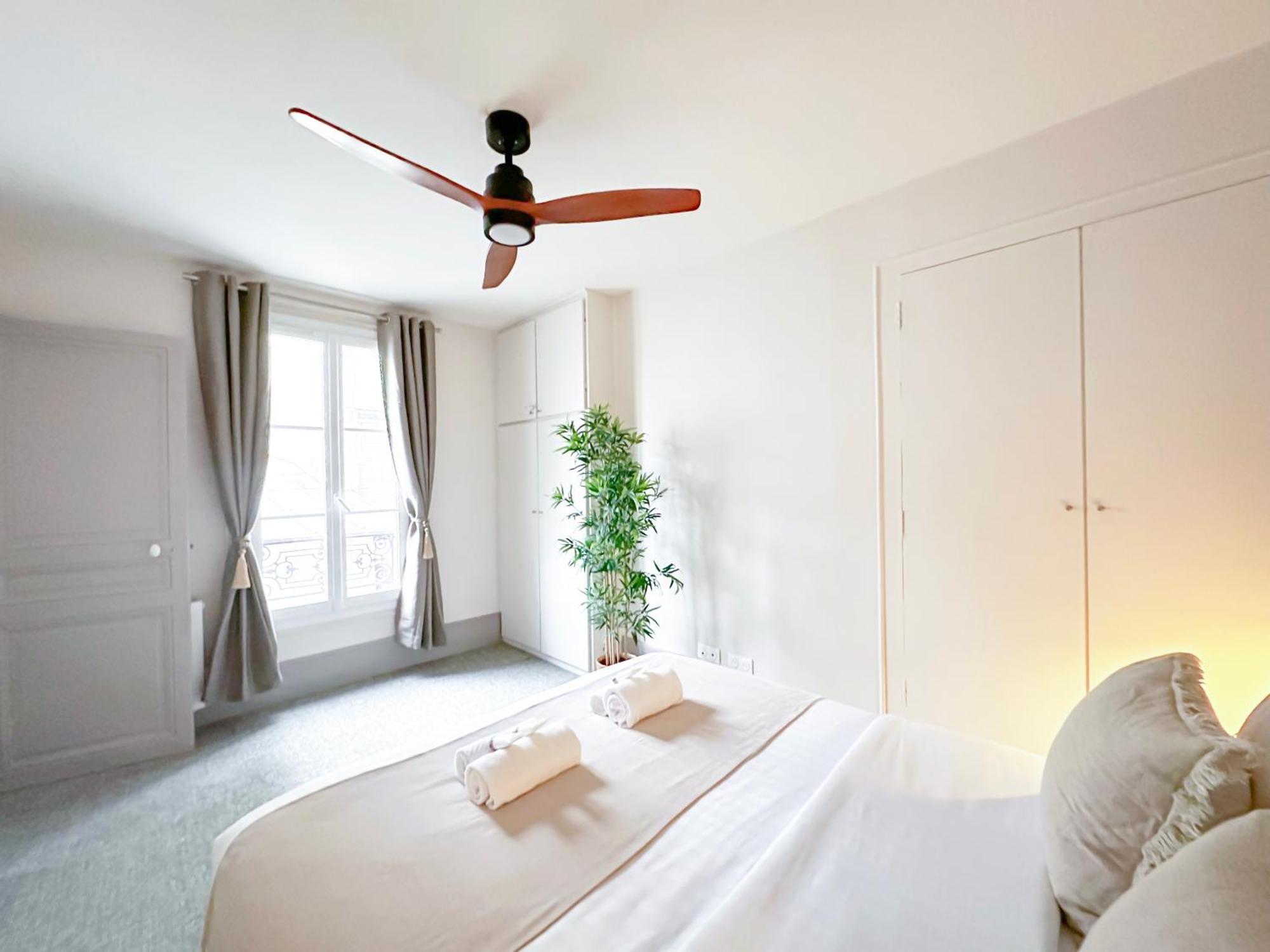 Champs Elysees Area Apartment *