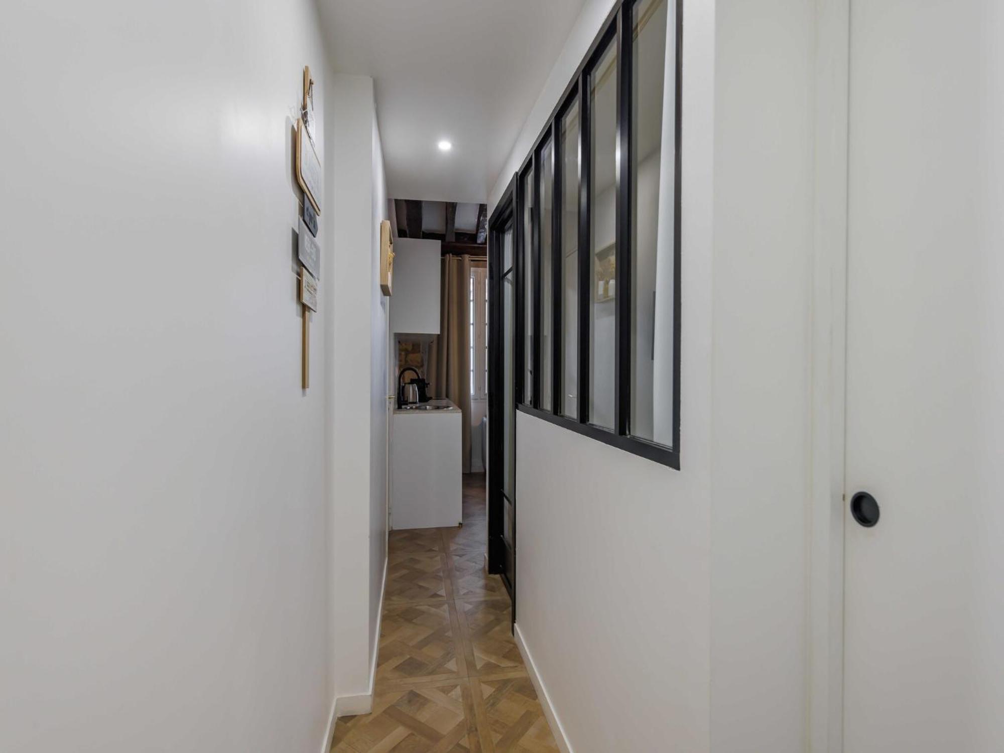 Chic, Comfortable Flat Near Rue Montmartre Apartment