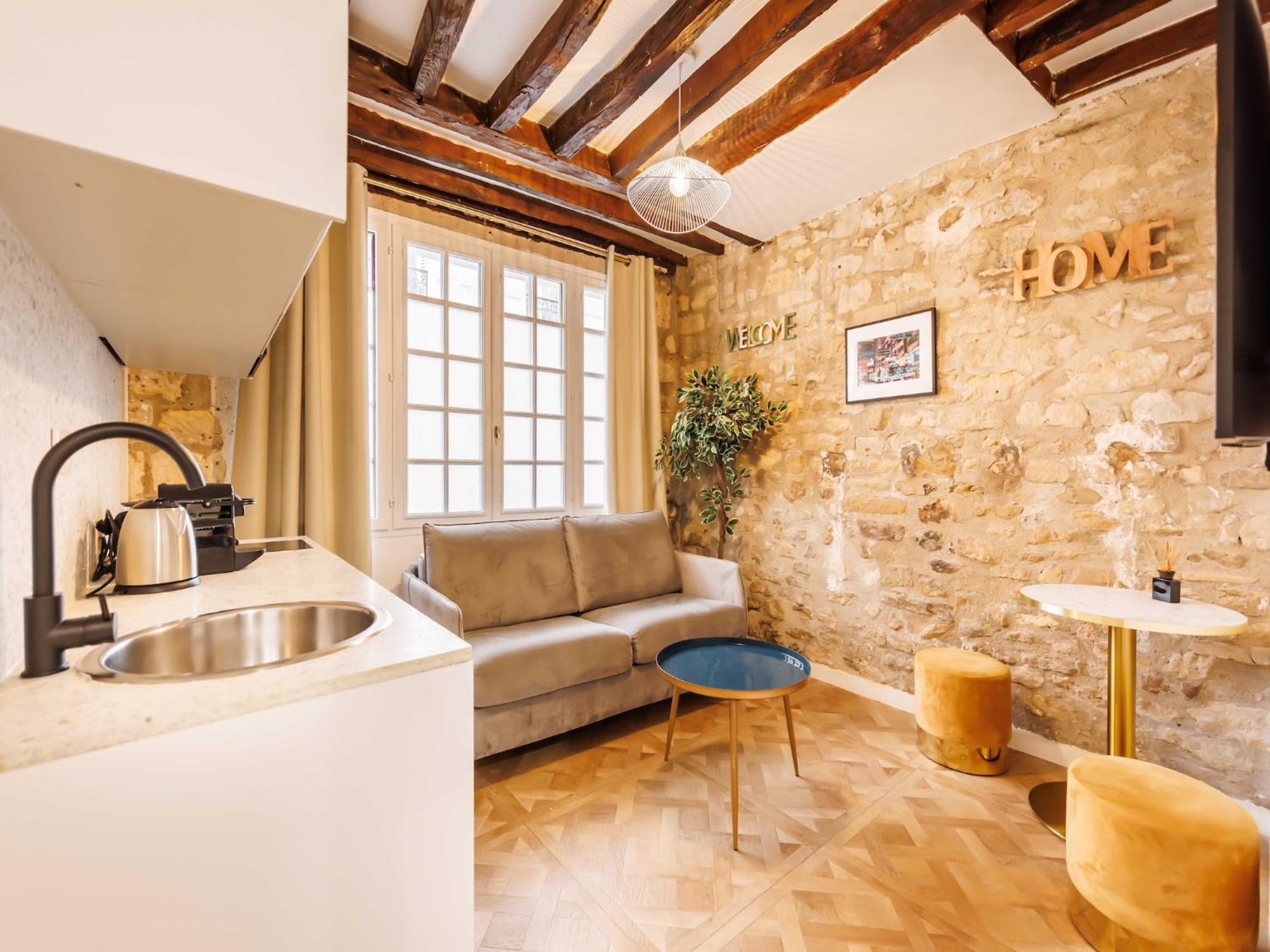 Chic, Comfortable Flat Near Rue Montmartre