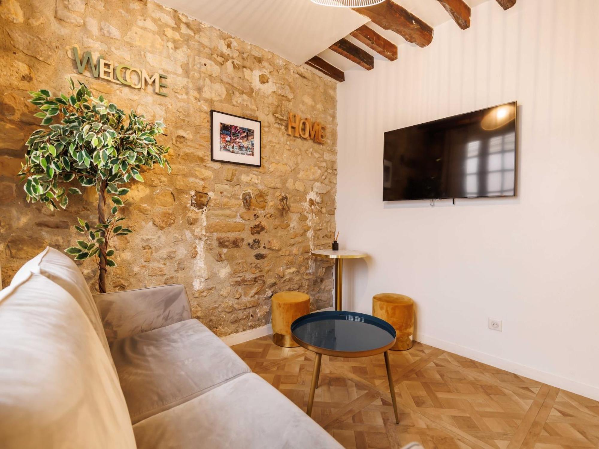 Chic, Comfortable Flat Near Rue Montmartre Apartment