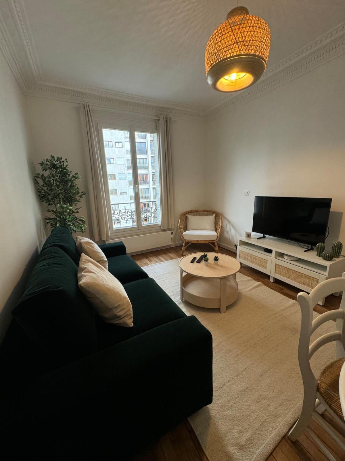 Magnifique 2 Pieces Renove A Neuf, 15, Idealement Situe Apartment