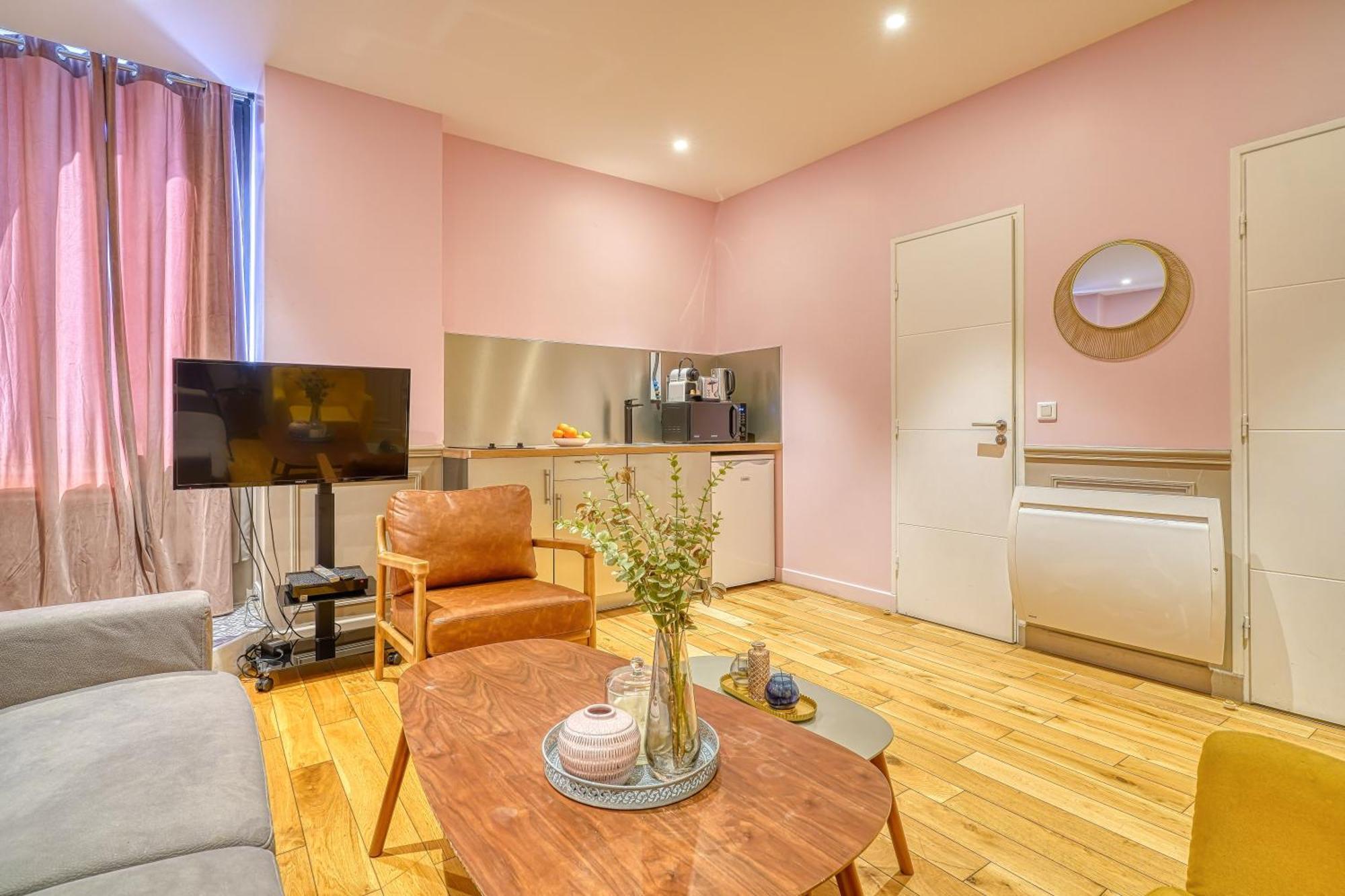 Luxury Republique Apartment