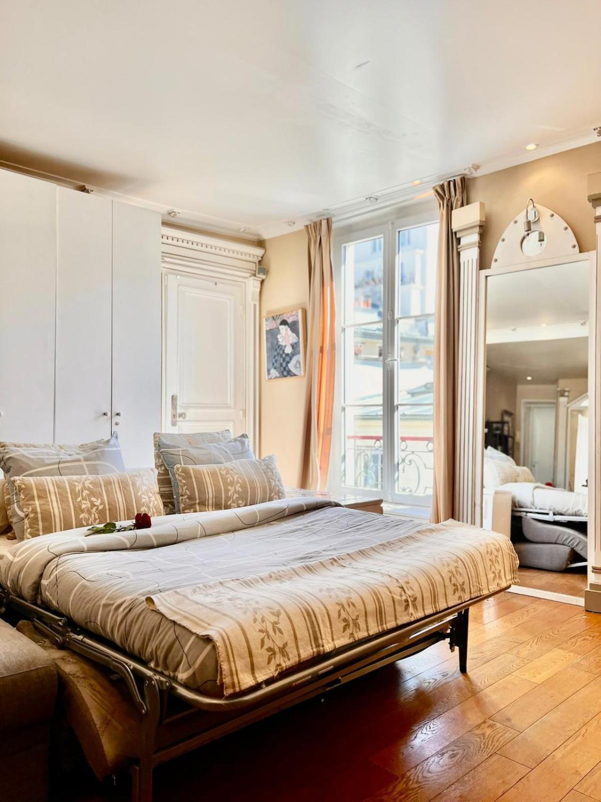 3p Baroque With Rooftop View Paris