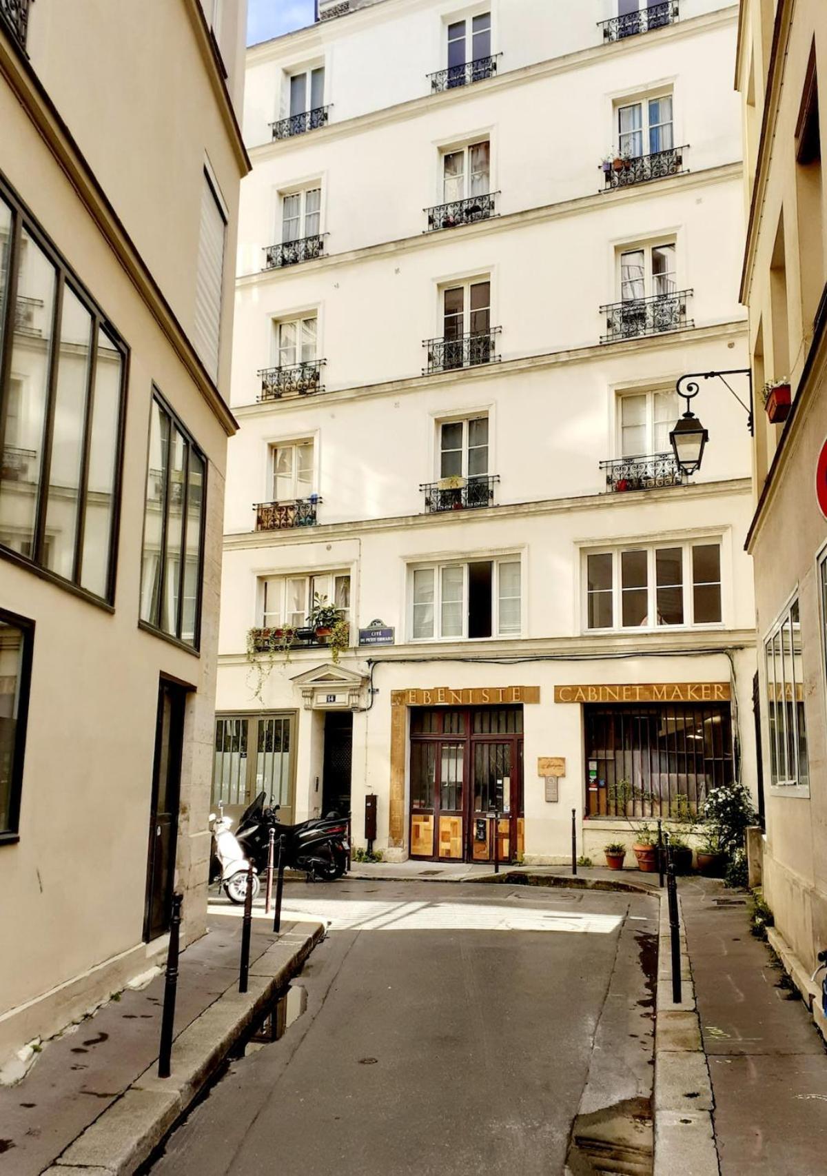 3p Baroque With Rooftop View Apartment Paris