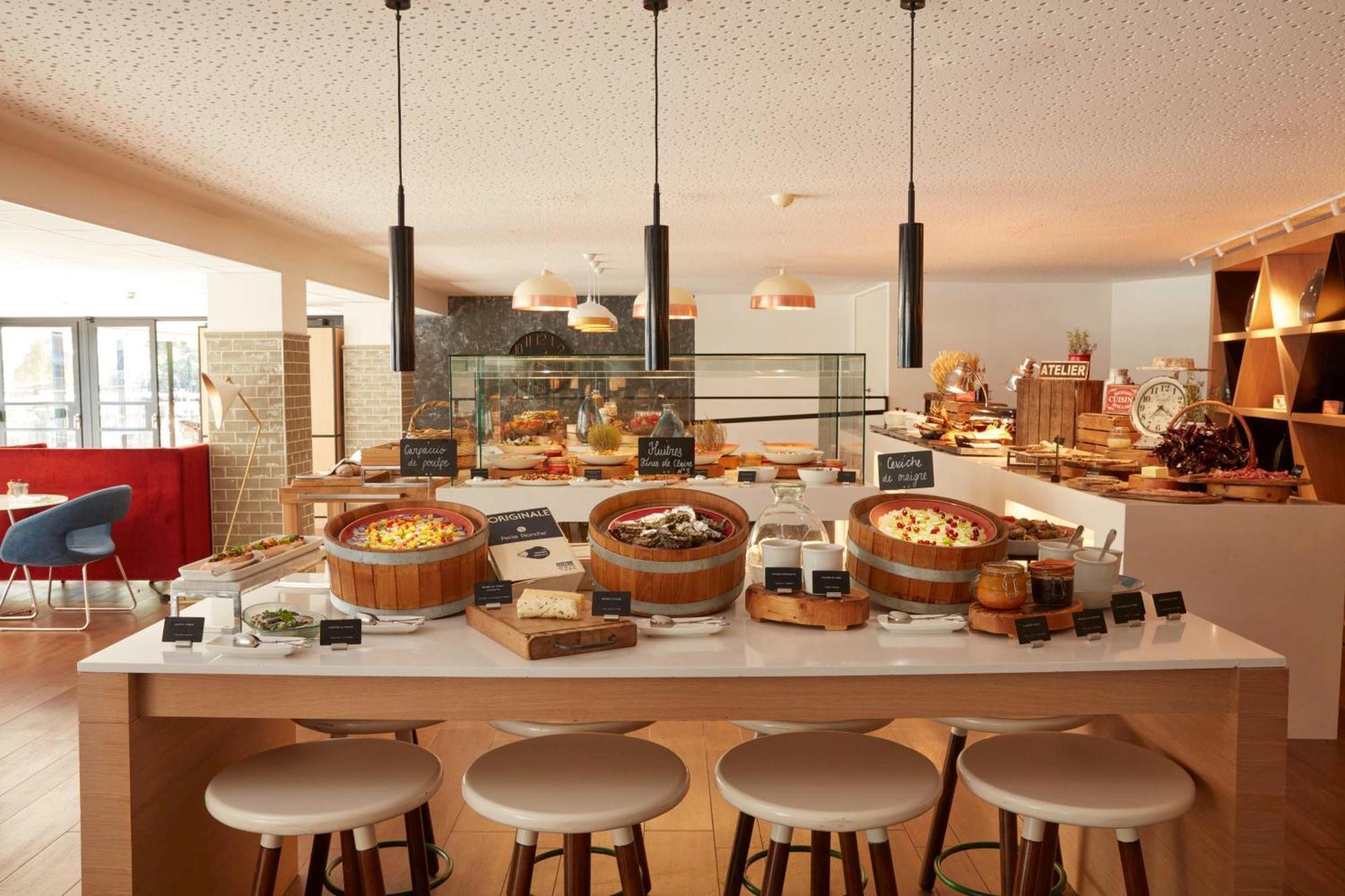 Hyatt Regency Etoile 4*