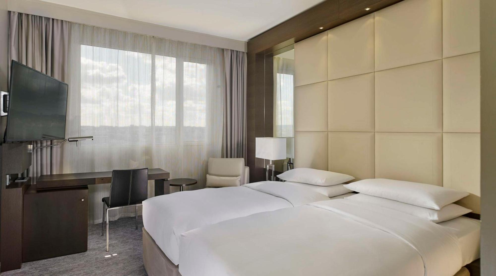 Hyatt Regency Etoile