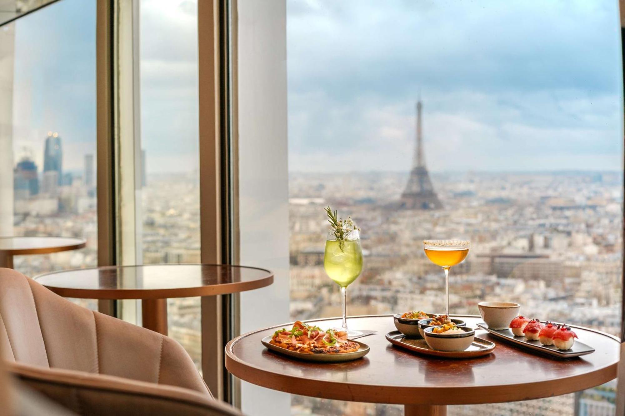 Hyatt Regency Etoile 4*