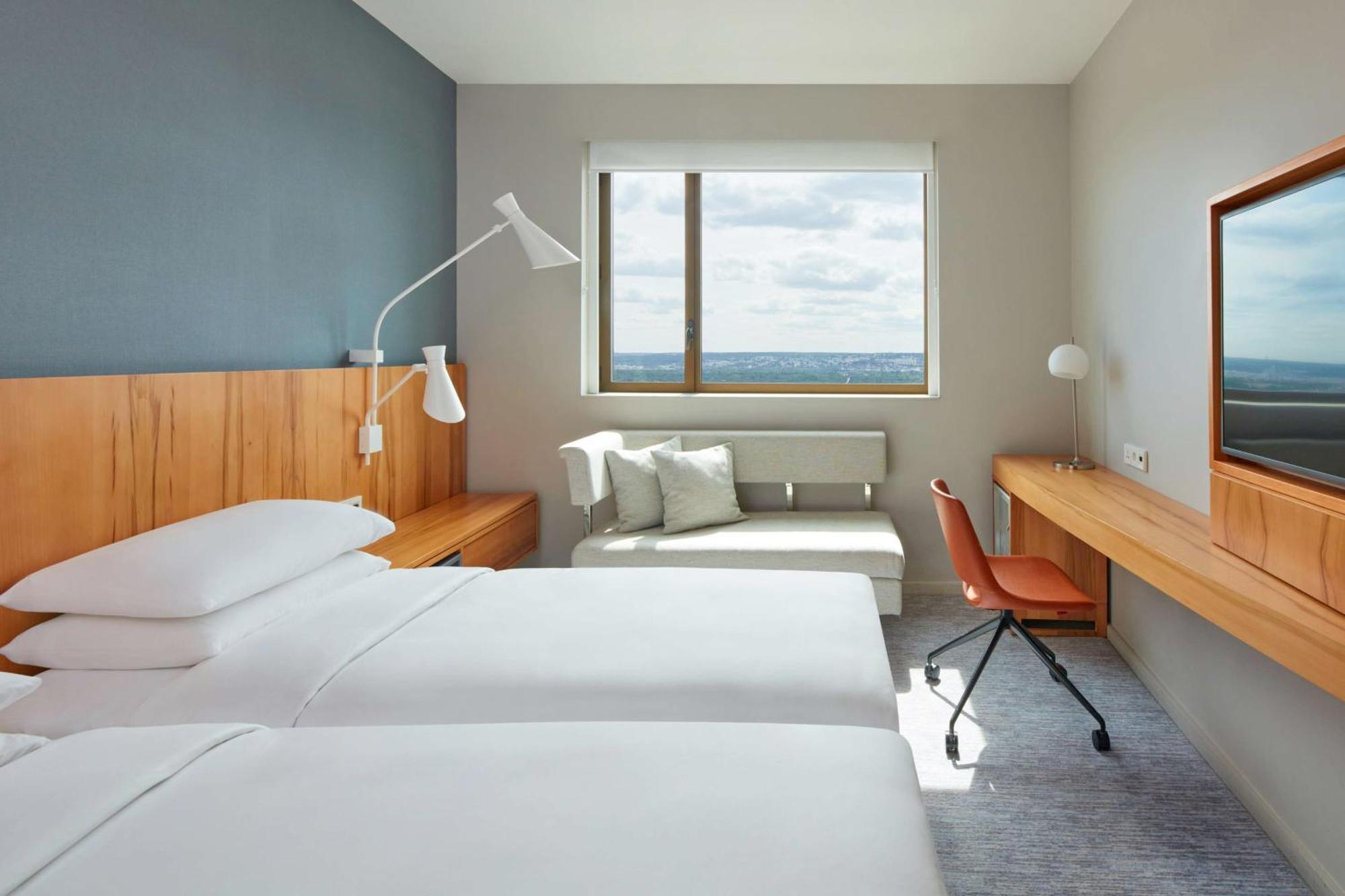Hyatt Regency Etoile Hotel 4*