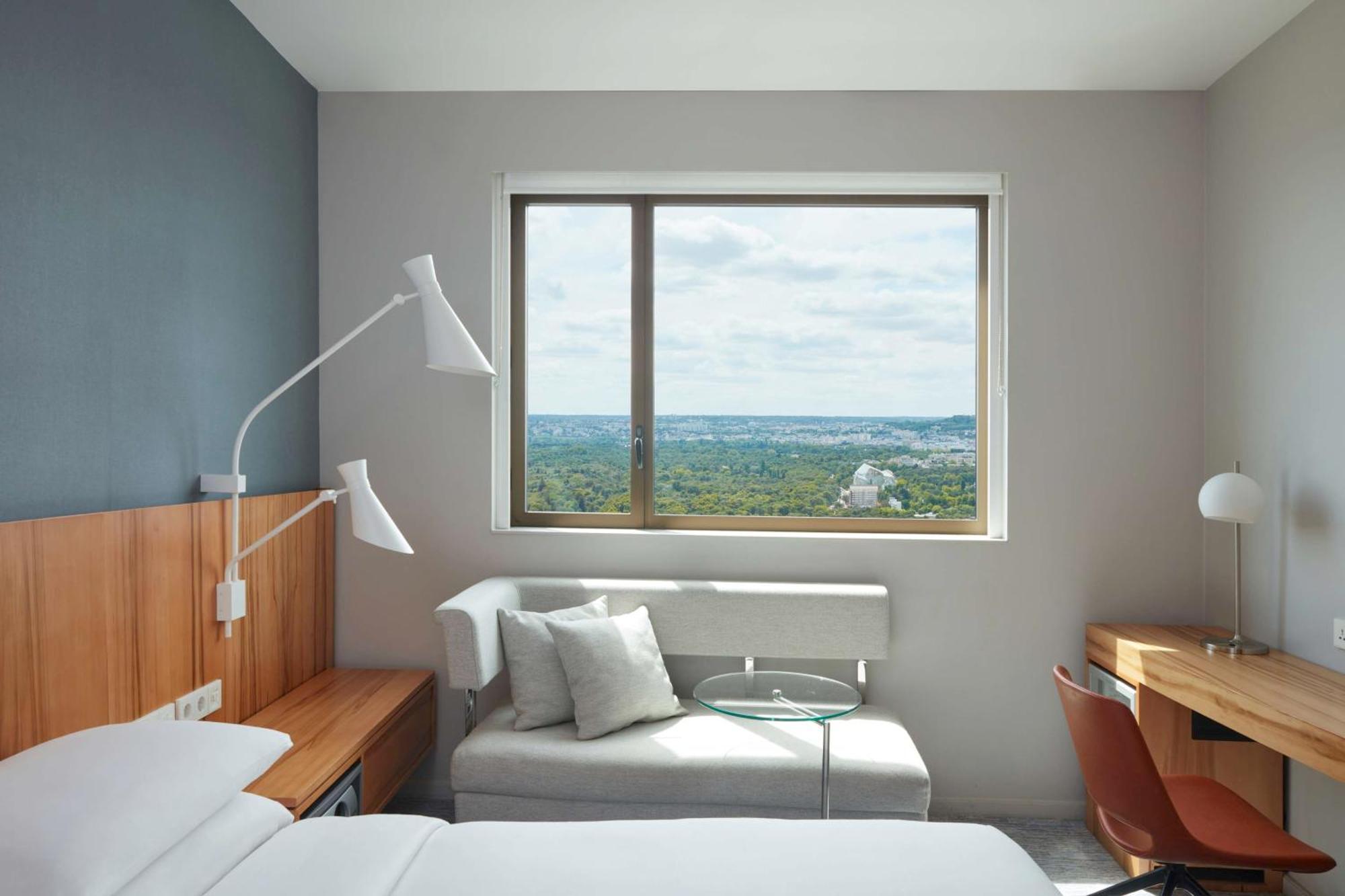 Hotel Hyatt Regency Etoile 4*