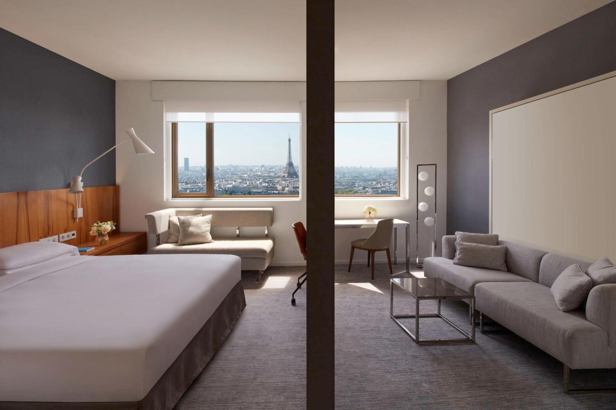 Hyatt Regency Etoile Hotel 4*