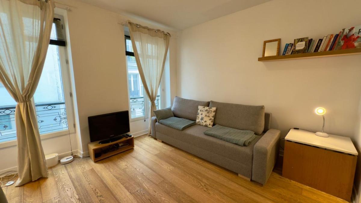 Apartment Au Coeur De Montmartre, Vivez Comme Un Local, Au Calme, Quartier Vivant, A Pied! *