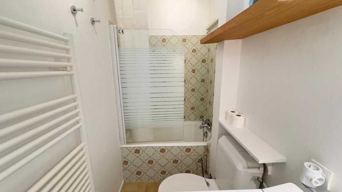 Au Coeur De Montmartre, Vivez Comme Un Local, Au Calme, Quartier Vivant, A Pied! Apartment Paris