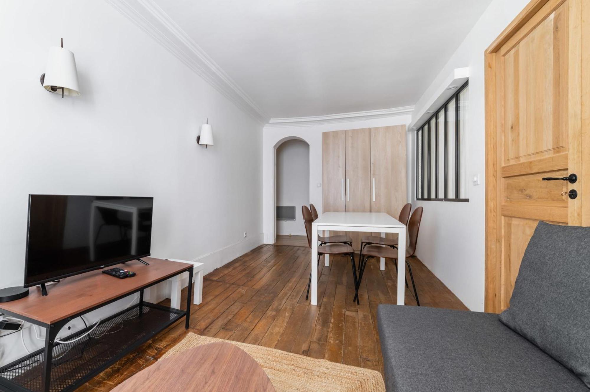 2 Pieces Confortable Metro Duroc - 6 -4p Paris