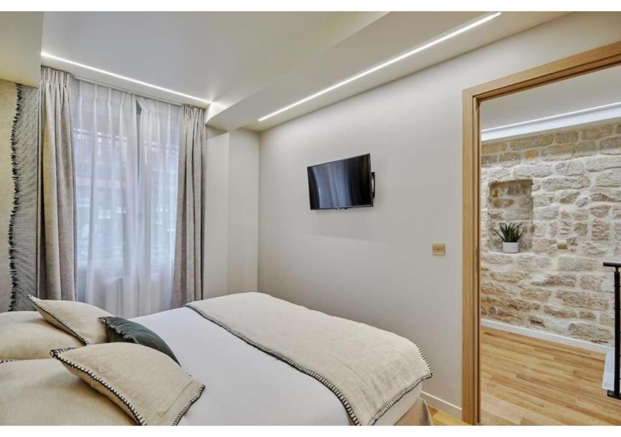 Appartement Le Marais Place Des Vosges By Prestige Paris
