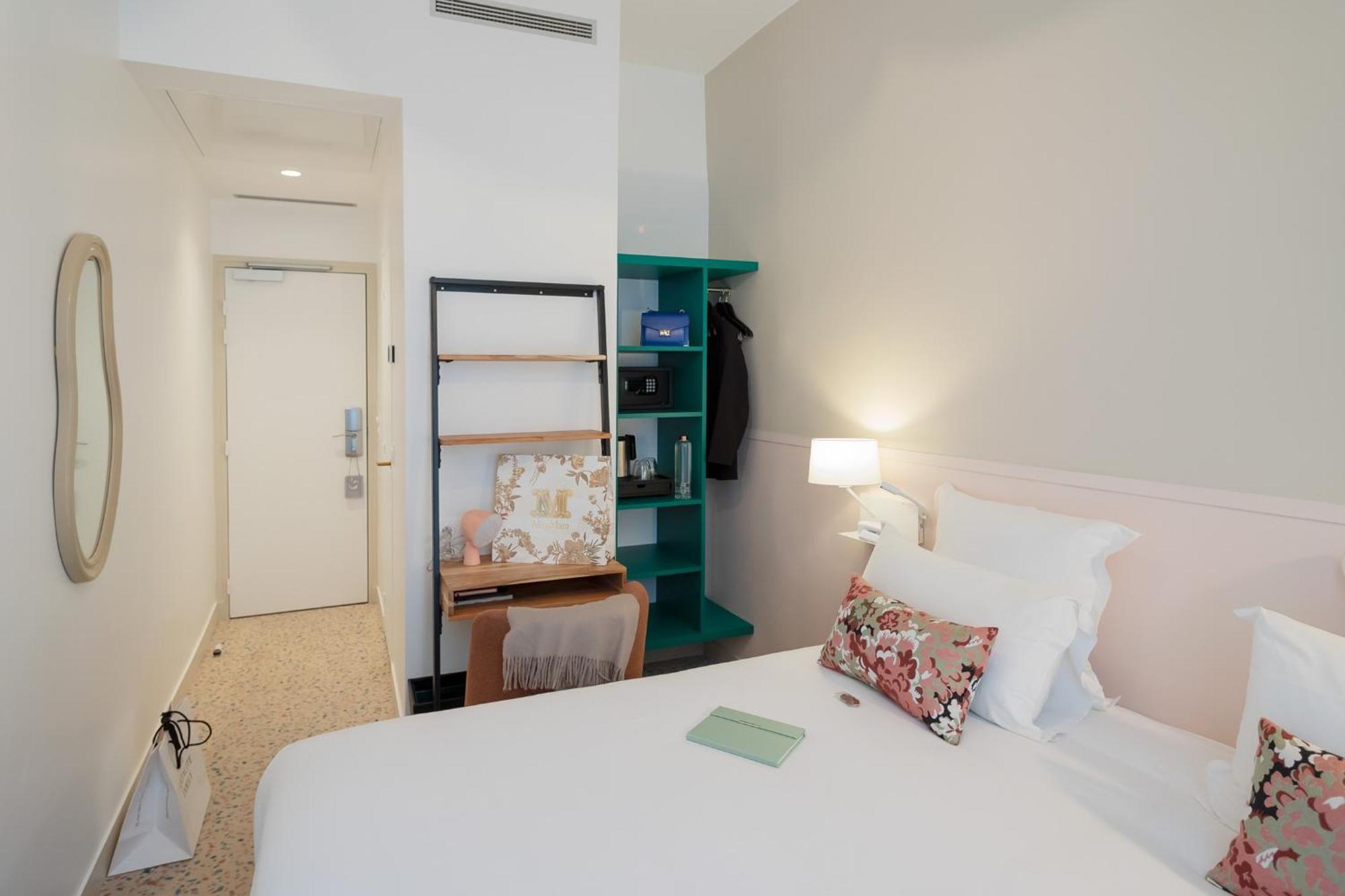 Trendy Canettes Hotel