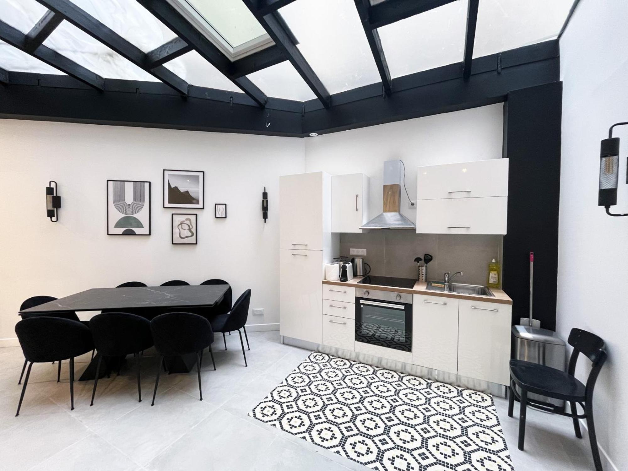 08 Design Flat Republique Apartment