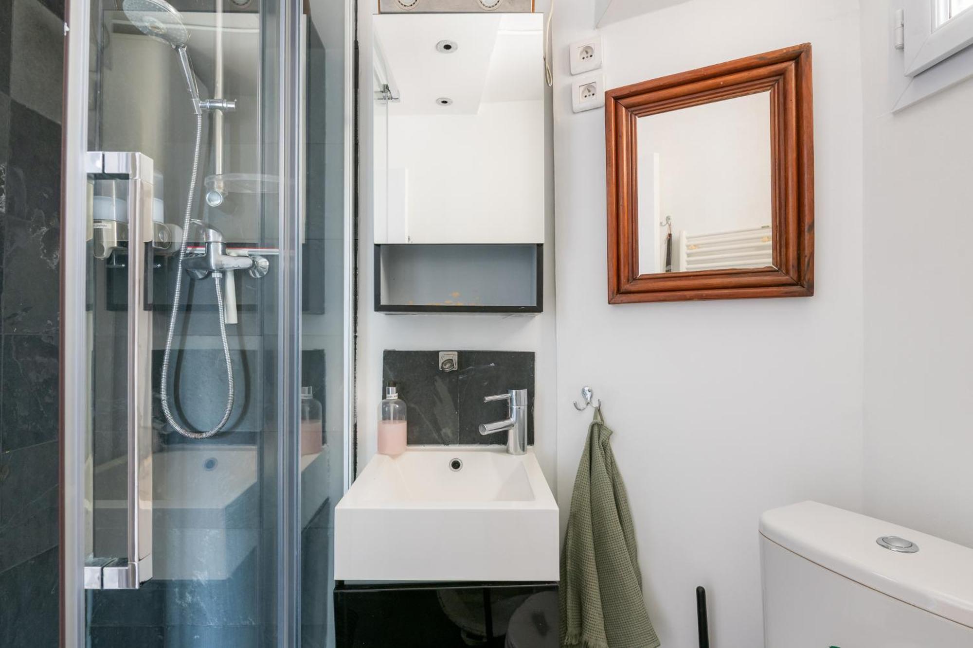 Apartment Cozy 1 Bedroom In & Rooftop Views