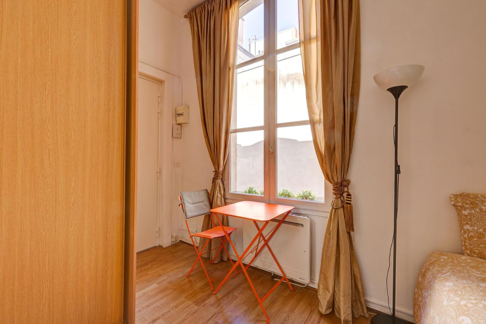 Small Luxurious In The Heart Of Saint Germain * Paris