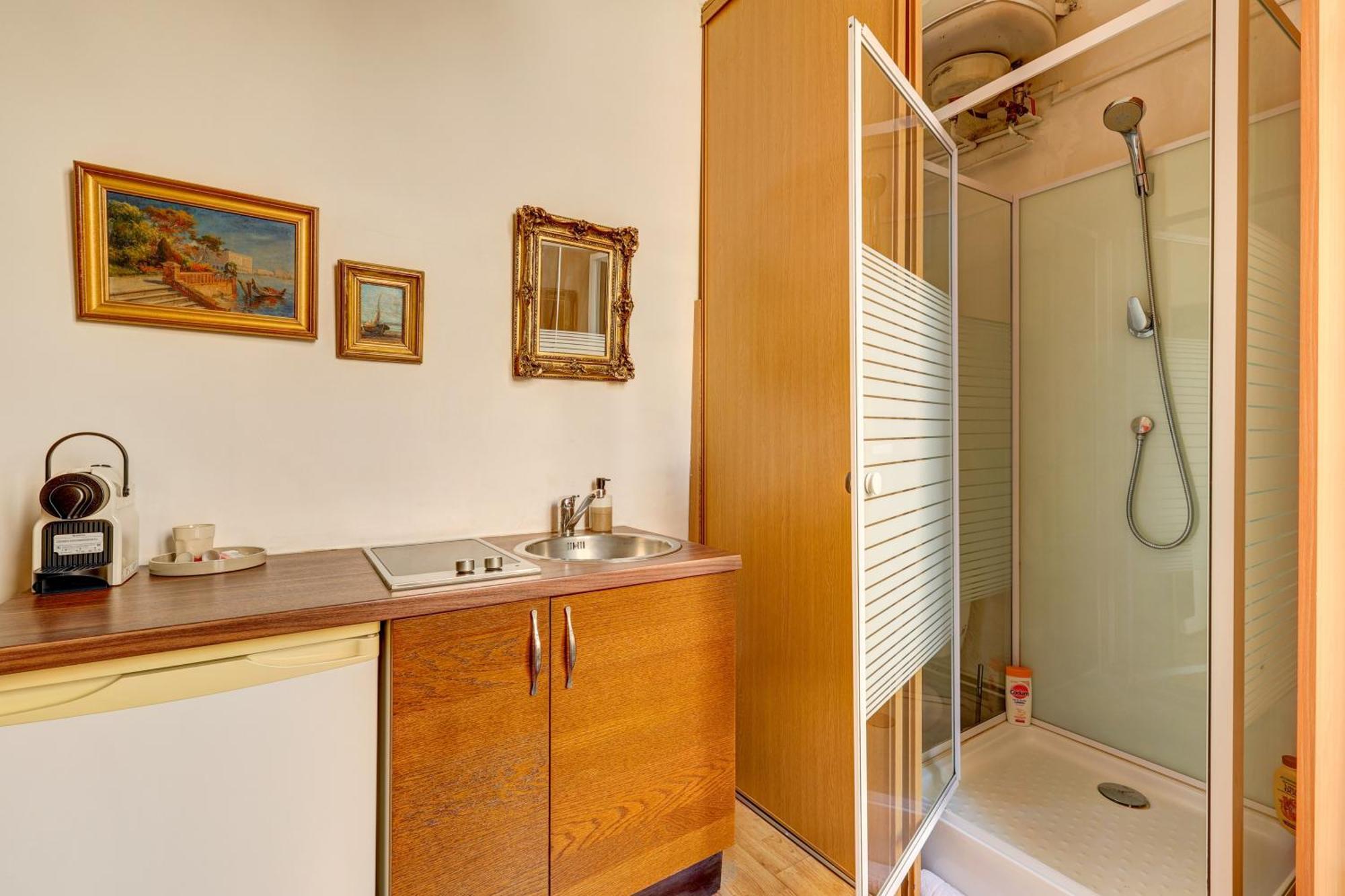 Small Luxurious In The Heart Of Saint Germain Apartment