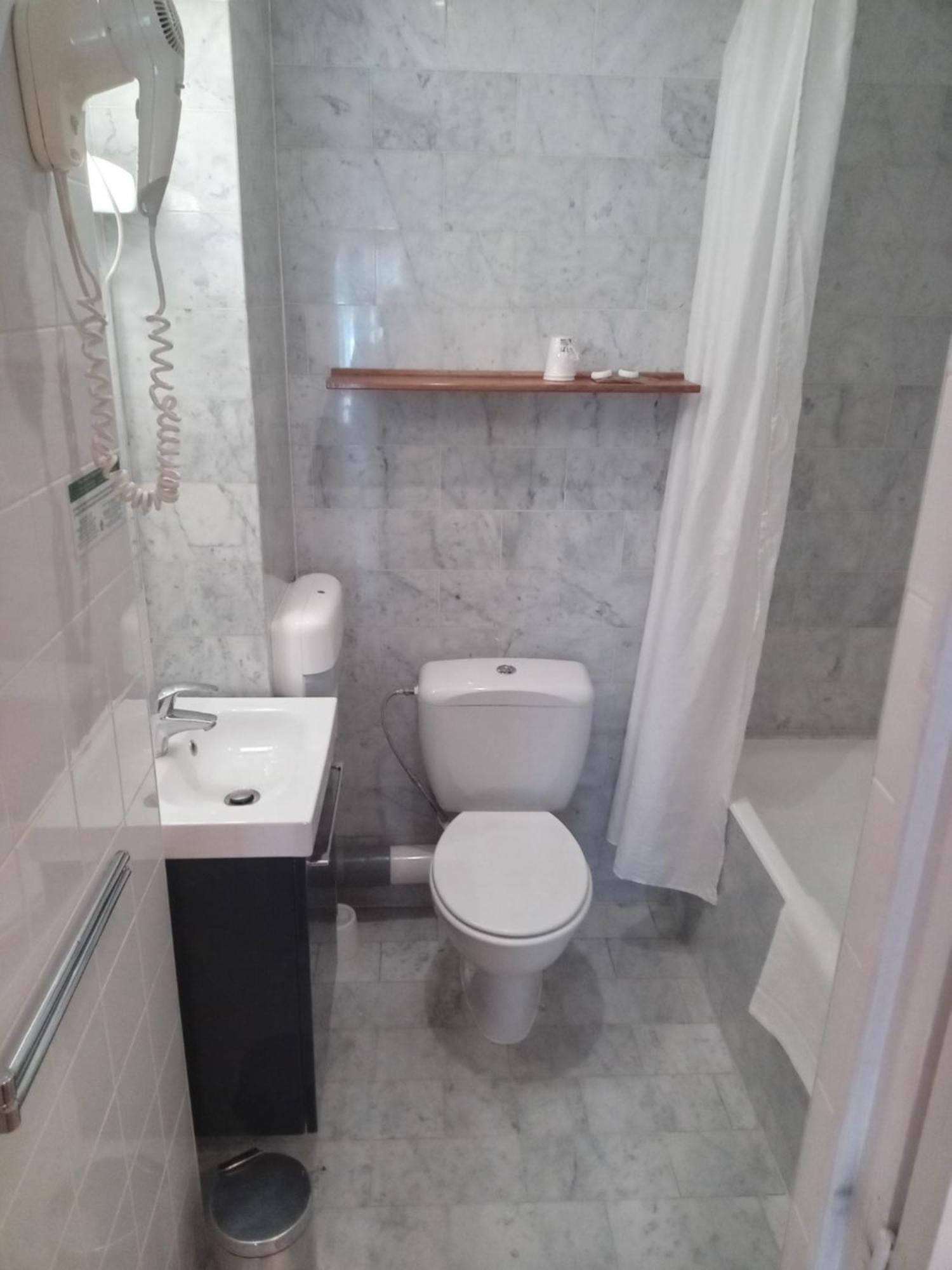 Modern Est Hotel 2*