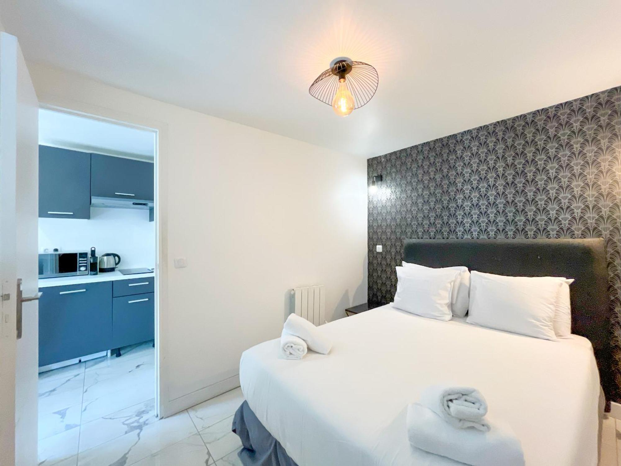 143 - Urban Charming Flat In Center Of Apartment *