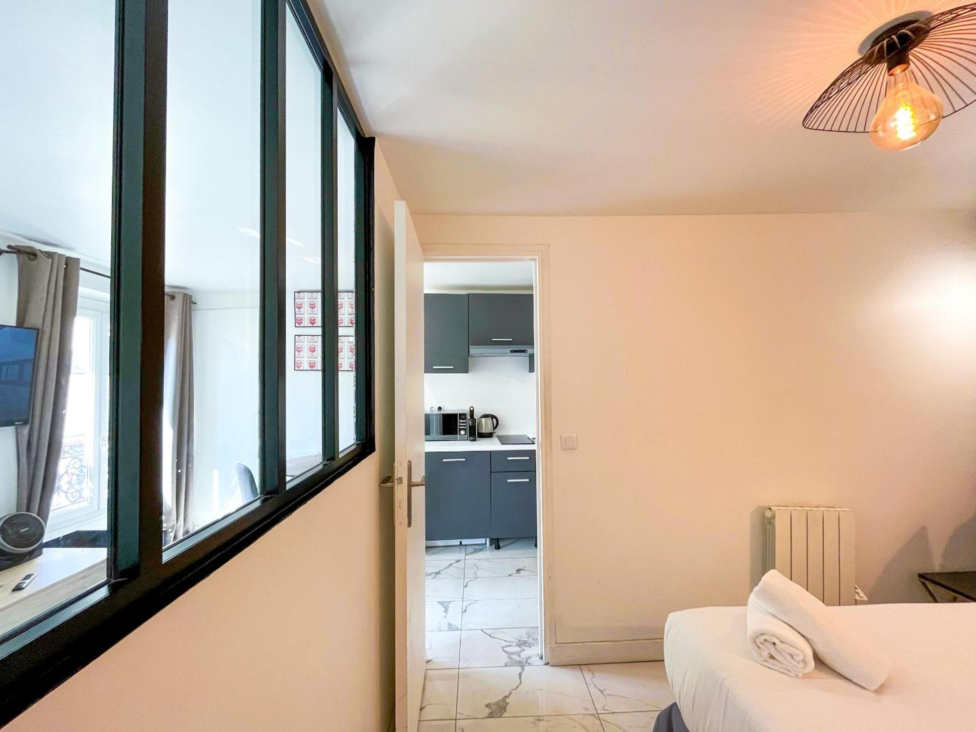 143 - Urban Charming Flat In Center Of Apartment Paris