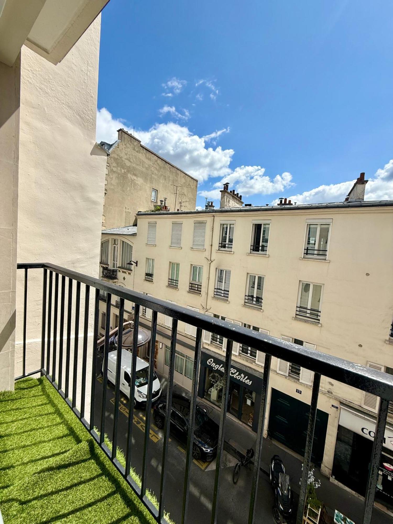 Like Arc De Triomphe, Champs Elysees, Tour Eiffel Apartment Paris