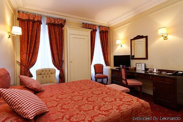 Queen Mary Paris