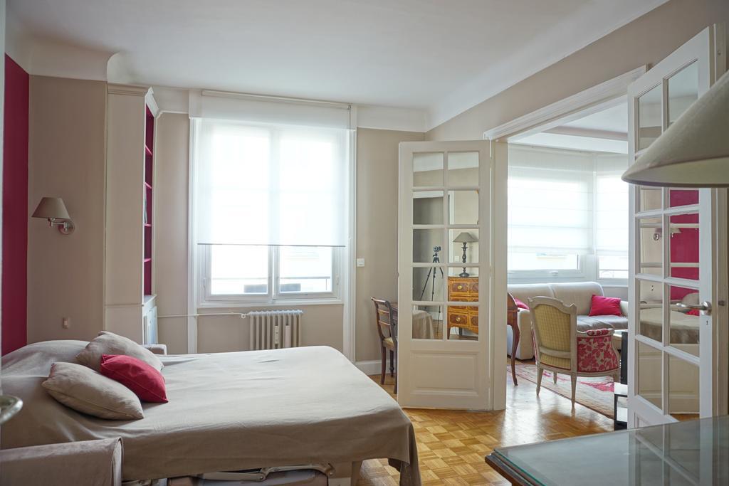 Apartment Rue Copernic - 16