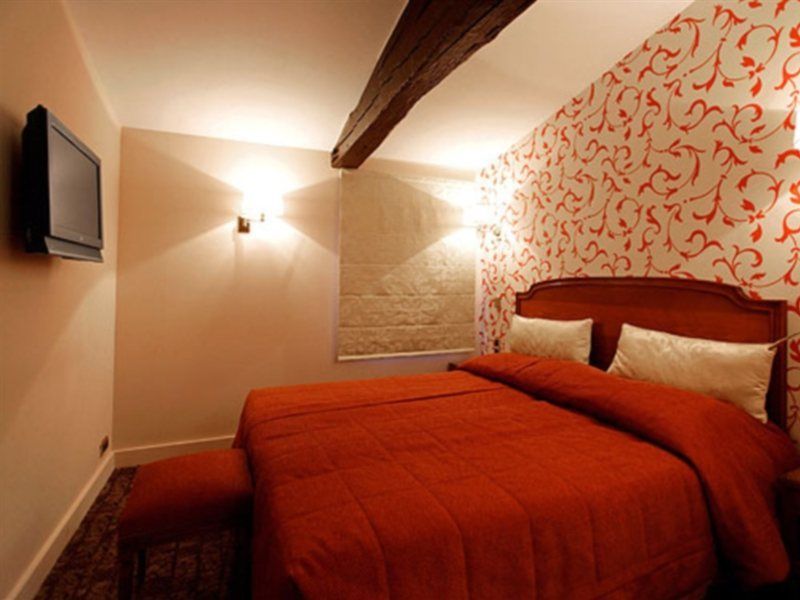 Queen Mary Hotel 4*