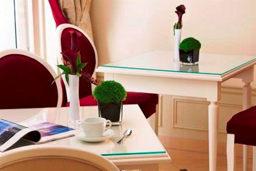 Queen Mary Hotel 4*