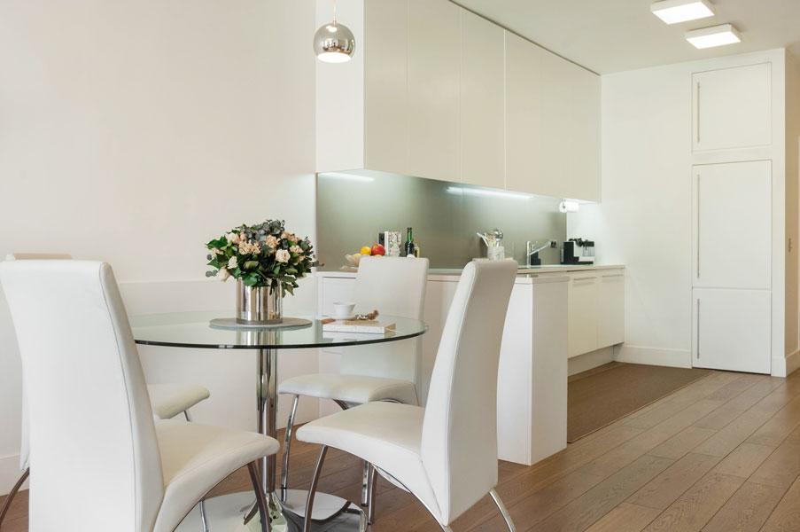 Two Bedroom Luxury - Balcony With View Of Notre Dame Apartment