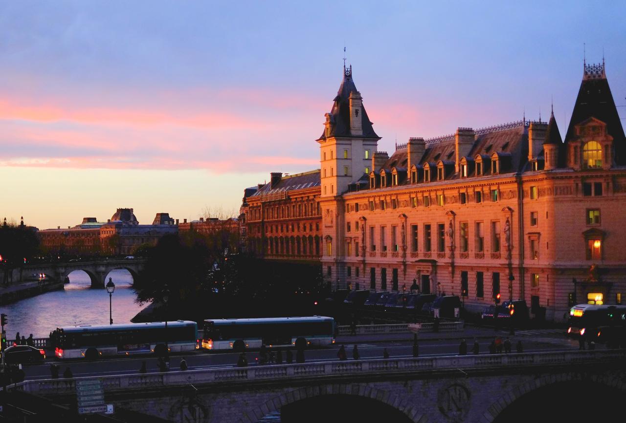 Apartment Two Bedroom Luxury - Balcony With View Of Notre Dame *