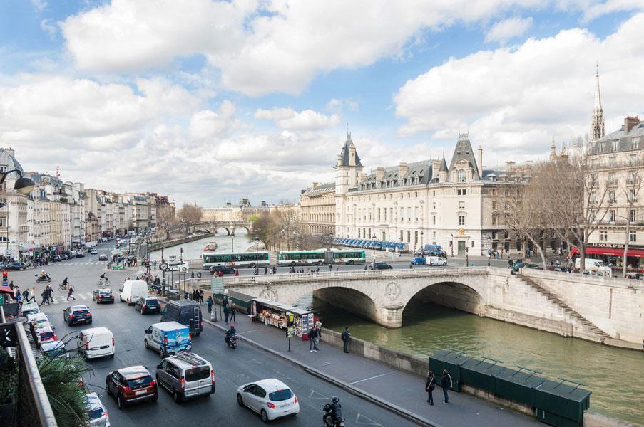 Apartment Two Bedroom Luxury - Balcony With View Of Notre Dame *